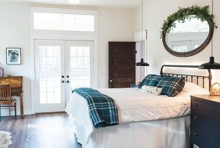 A Quiet Florida Retreat Framed by Trees and Water - Titusville, Florida