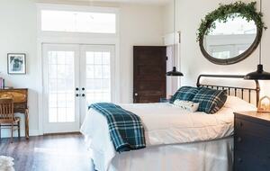 A Quiet Florida Retreat Framed by Trees and Water - Titusville, Florida