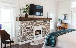 A Quiet Florida Retreat Framed by Trees and Water - Titusville, Florida