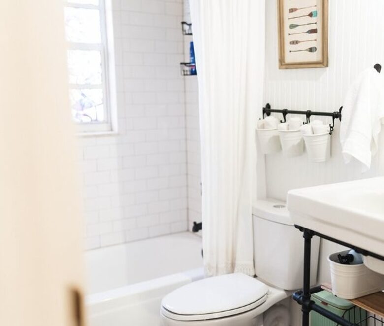 A Quiet Florida Retreat Framed by Trees and Water - Titusville, Florida