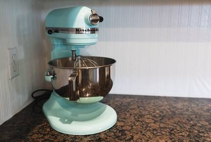 A Quiet Florida Retreat Framed by Trees and Water - Titusville, Florida