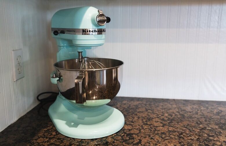 A Quiet Florida Retreat Framed by Trees and Water - Titusville, Florida