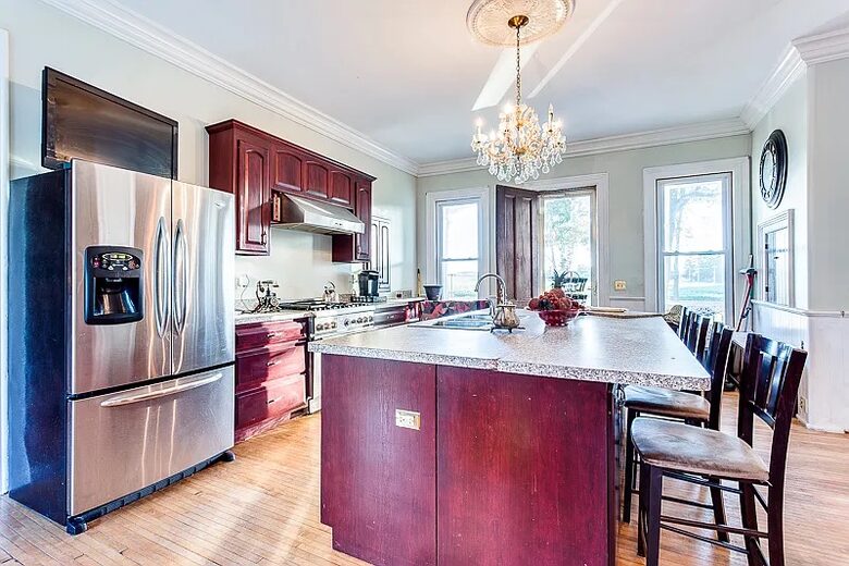 Stunning Historic Mansion and English Country Gardens in Upstate New York - Albion, New York