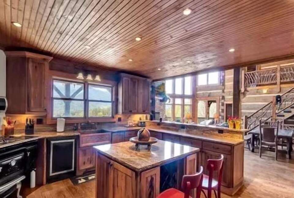 Eagles Nest | Premier Mountain Estate in Maggie Valley - Maggie Valley, North Carolina