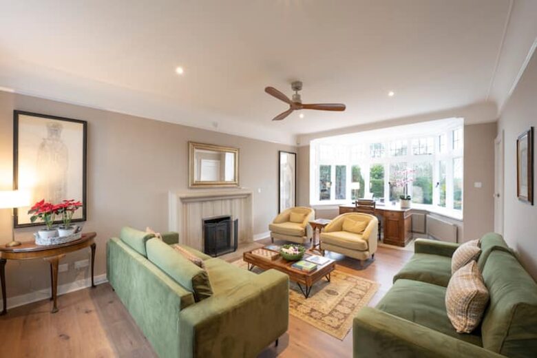Grand Coastal Family Estate with Golf Course Outlook - Frinton-on-Sea, United Kingdom