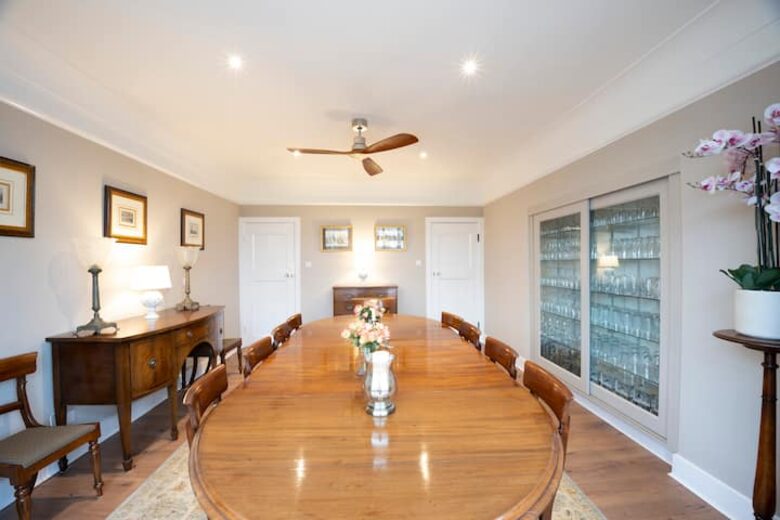 Grand Coastal Family Estate with Golf Course Outlook - Frinton-on-Sea, United Kingdom