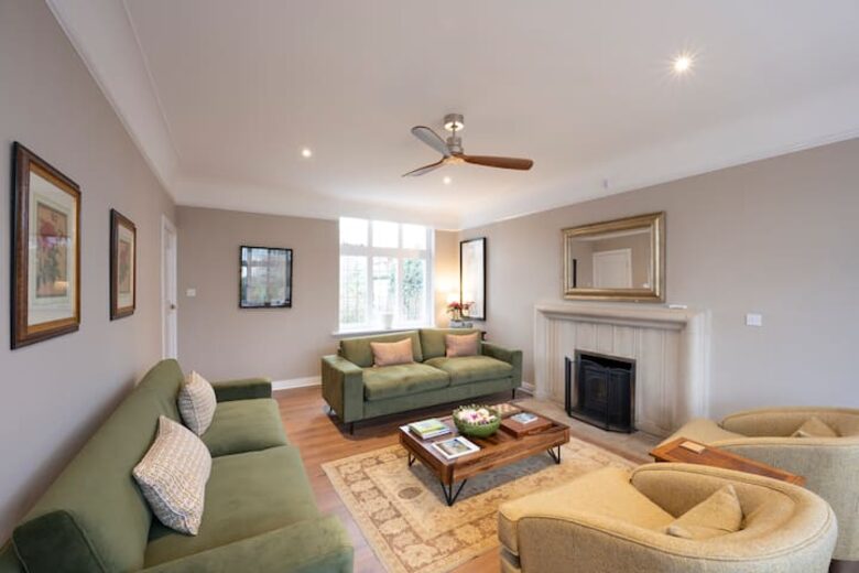 Grand Coastal Family Estate with Golf Course Outlook - Frinton-on-Sea, United Kingdom