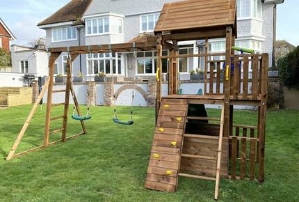 Grand Coastal Family Estate with Golf Course Outlook - Frinton-on-Sea, United Kingdom