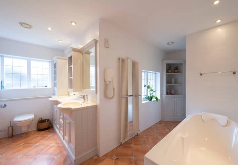 Grand Coastal Family Estate with Golf Course Outlook - Frinton-on-Sea, United Kingdom