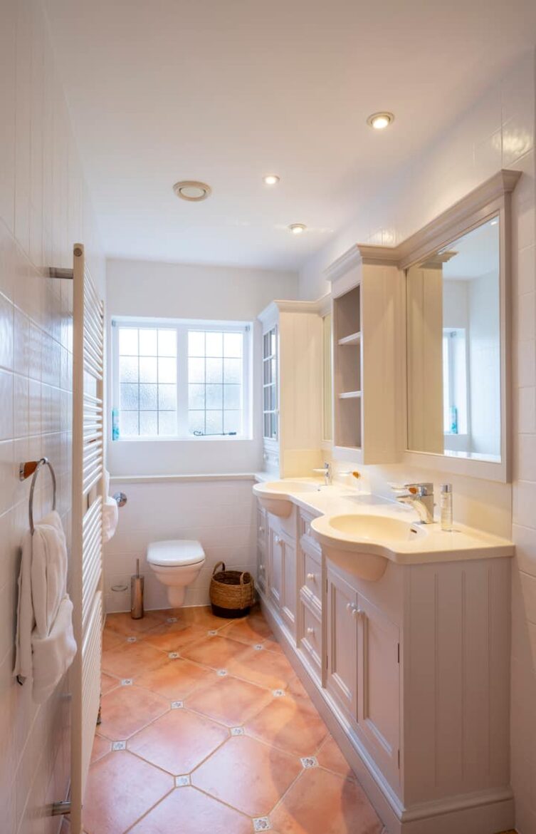 Grand Coastal Family Estate with Golf Course Outlook - Frinton-on-Sea, United Kingdom