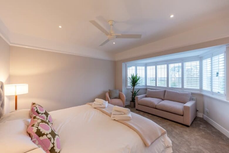 Grand Coastal Family Estate with Golf Course Outlook - Frinton-on-Sea, United Kingdom