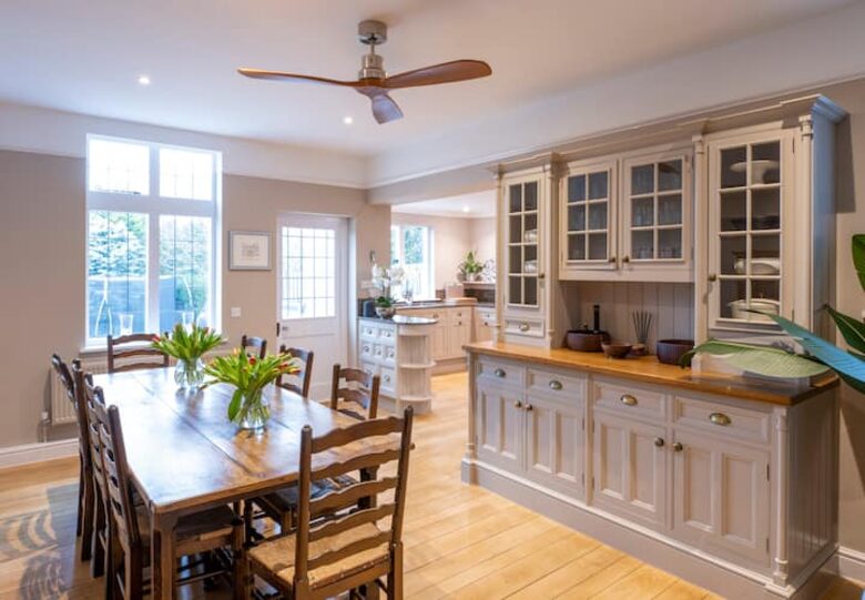 Grand Coastal Family Estate with Golf Course Outlook - Frinton-on-Sea, United Kingdom