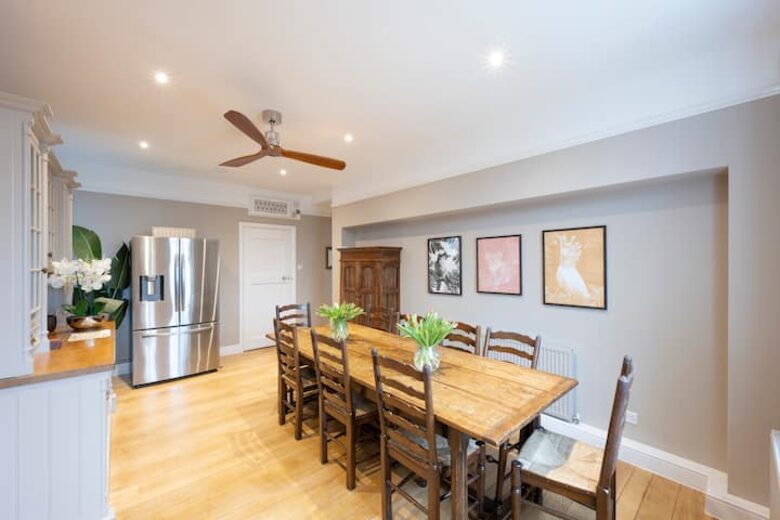 Grand Coastal Family Estate with Golf Course Outlook - Frinton-on-Sea, United Kingdom