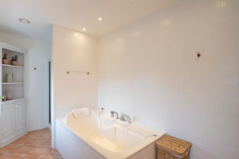 Grand Coastal Family Estate with Golf Course Outlook - Frinton-on-Sea, United Kingdom