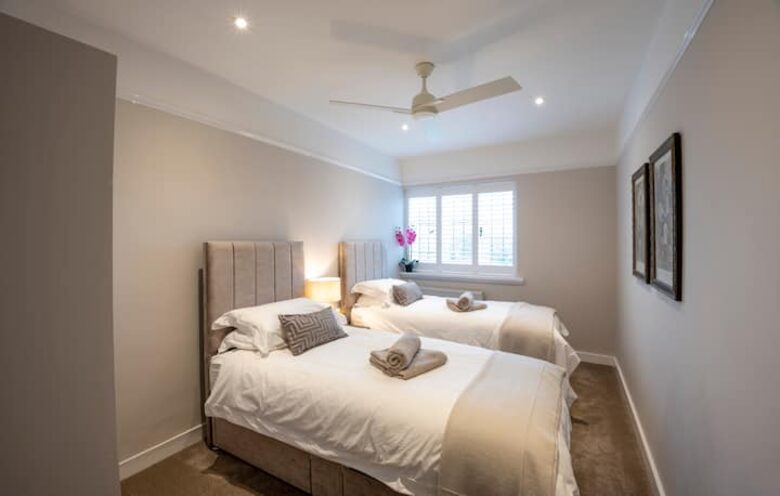 Grand Coastal Family Estate with Golf Course Outlook - Frinton-on-Sea, United Kingdom