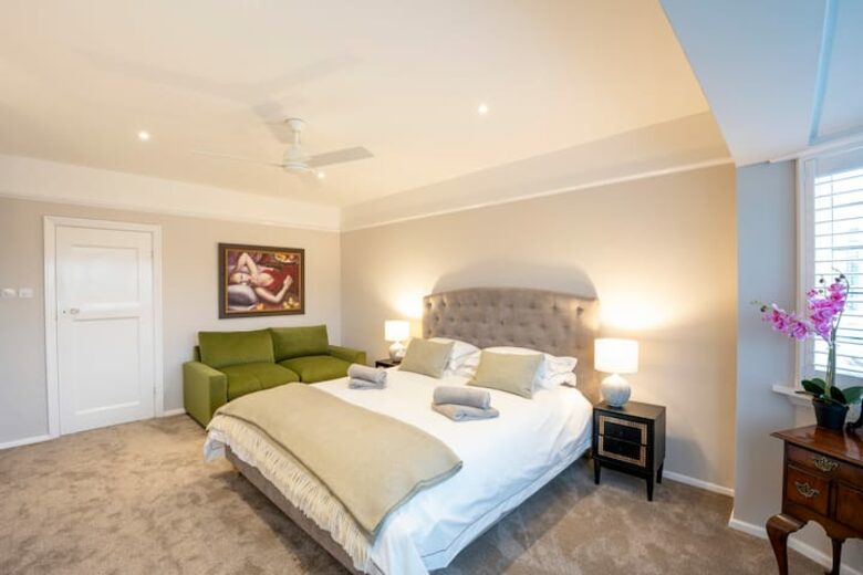 Grand Coastal Family Estate with Golf Course Outlook - Frinton-on-Sea, United Kingdom