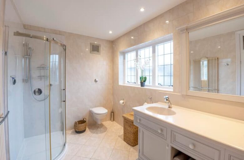 Grand Coastal Family Estate with Golf Course Outlook - Frinton-on-Sea, United Kingdom