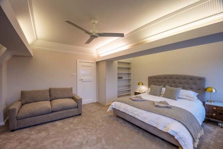 Grand Coastal Family Estate with Golf Course Outlook - Frinton-on-Sea, United Kingdom