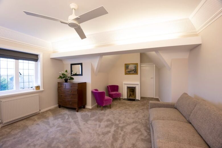 Grand Coastal Family Estate with Golf Course Outlook - Frinton-on-Sea, United Kingdom