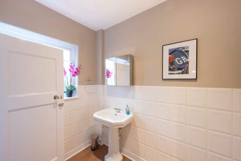 Grand Coastal Family Estate with Golf Course Outlook - Frinton-on-Sea, United Kingdom