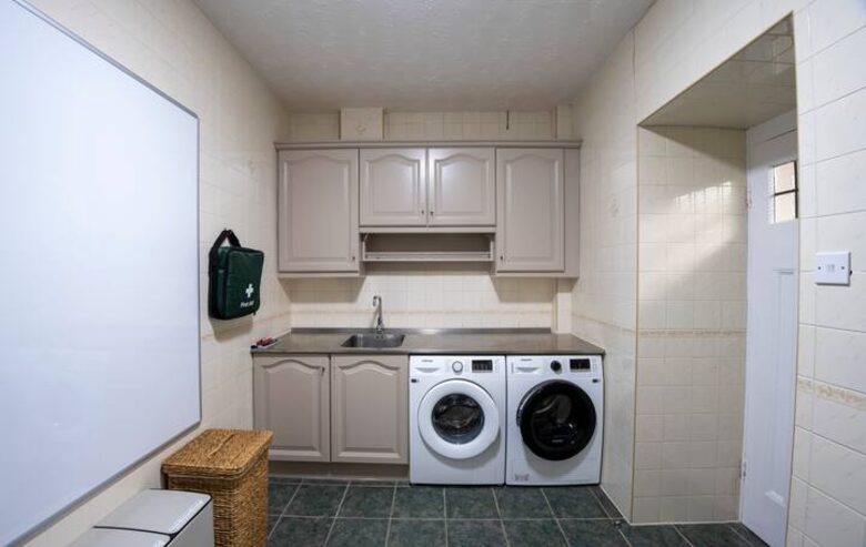 Grand Coastal Family Estate with Golf Course Outlook - Frinton-on-Sea, United Kingdom