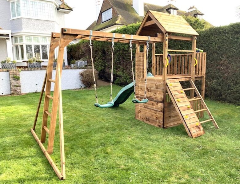 Grand Coastal Family Estate with Golf Course Outlook - Frinton-on-Sea, United Kingdom