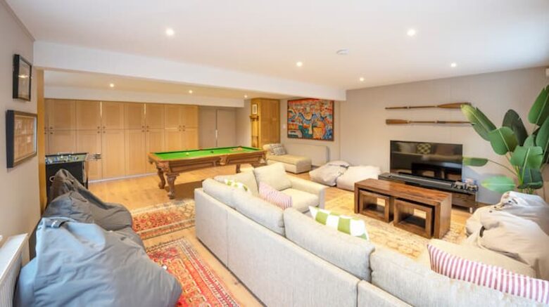 Grand Coastal Family Estate with Golf Course Outlook - Frinton-on-Sea, United Kingdom