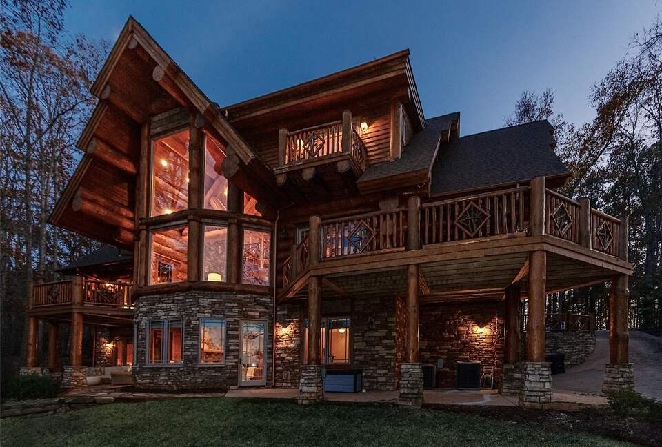Handcrafted Log Cabin Retreat on Lake Norman - Mooresville, North Carolina