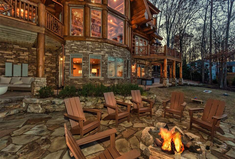 Handcrafted Log Cabin Retreat on Lake Norman - Mooresville, North Carolina