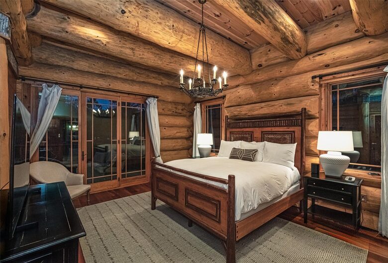 Handcrafted Log Cabin Retreat on Lake Norman - Mooresville, North Carolina