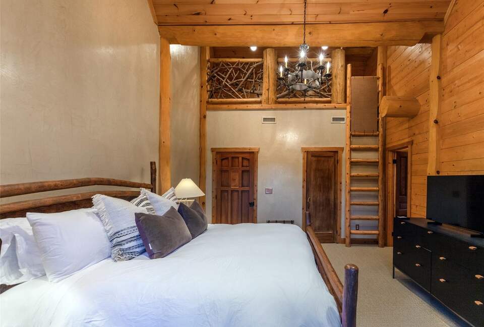 Handcrafted Log Cabin Retreat on Lake Norman - Mooresville, North Carolina