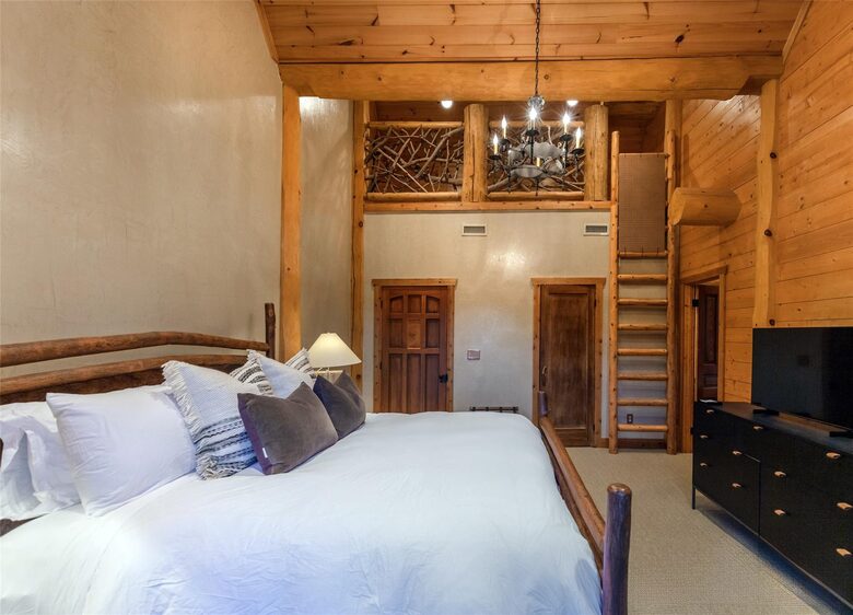 Handcrafted Log Cabin Retreat on Lake Norman - Mooresville, North Carolina