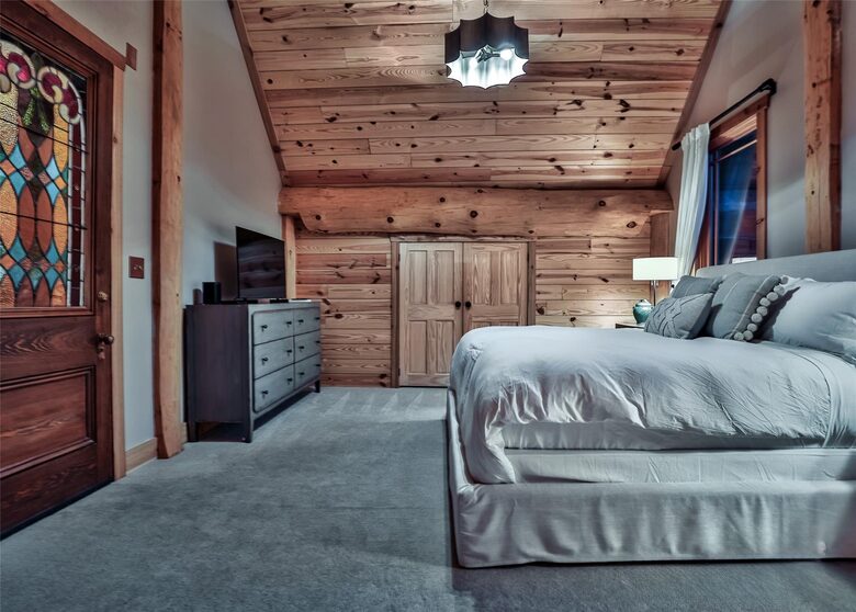 Handcrafted Log Cabin Retreat on Lake Norman - Mooresville, North Carolina