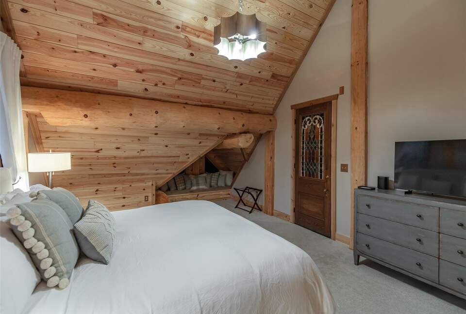 Handcrafted Log Cabin Retreat on Lake Norman - Mooresville, North Carolina