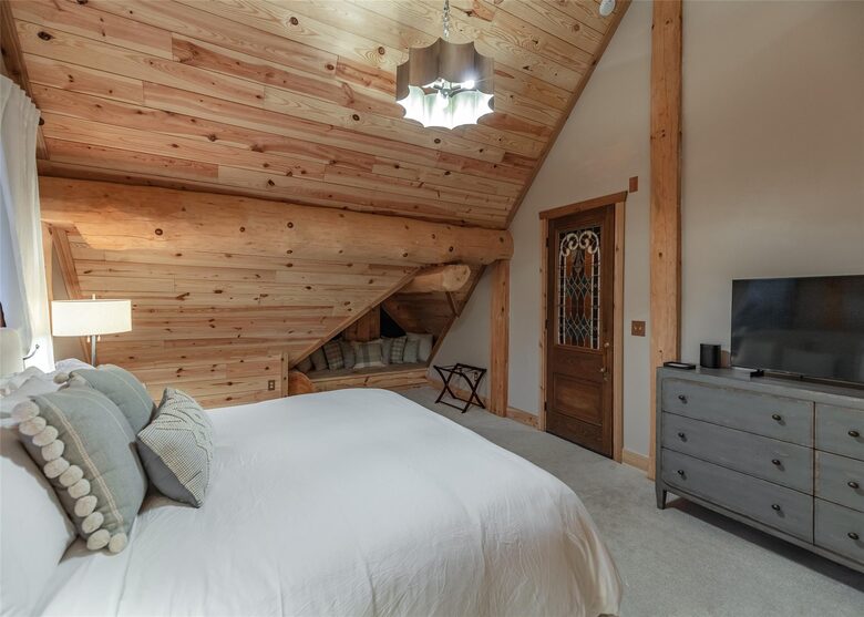 Handcrafted Log Cabin Retreat on Lake Norman - Mooresville, North Carolina