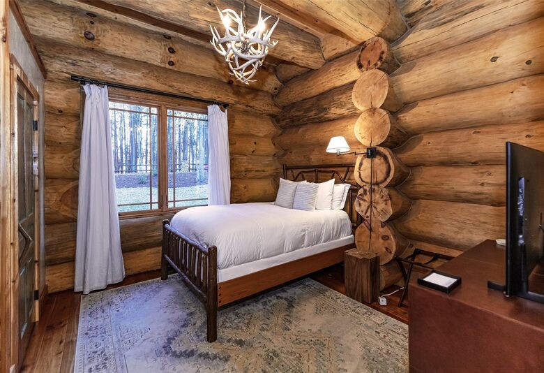 Handcrafted Log Cabin Retreat on Lake Norman - Mooresville, North Carolina