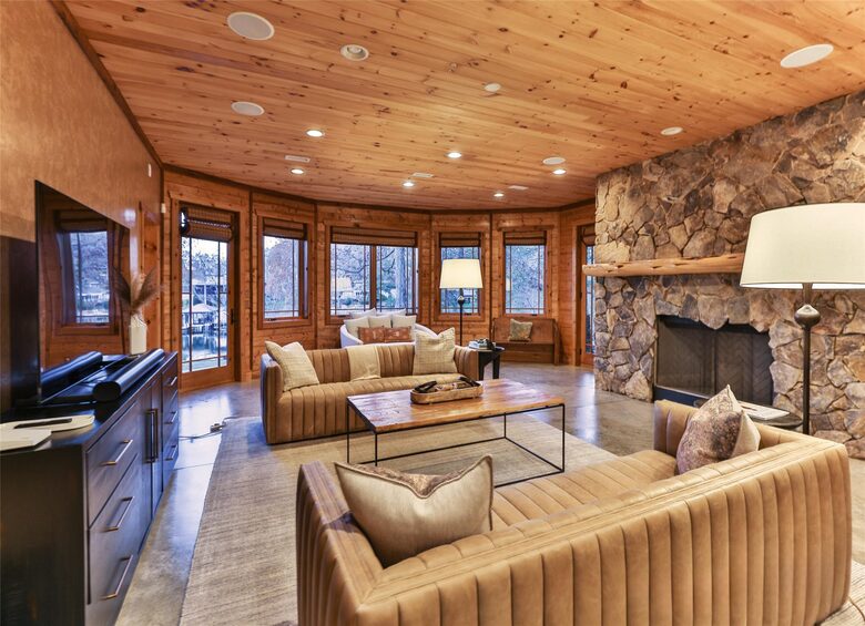 Handcrafted Log Cabin Retreat on Lake Norman - Mooresville, North Carolina