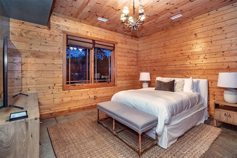Handcrafted Log Cabin Retreat on Lake Norman - Mooresville, North Carolina