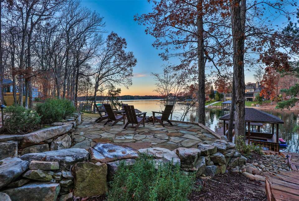 Handcrafted Log Cabin Retreat on Lake Norman - Mooresville, North Carolina
