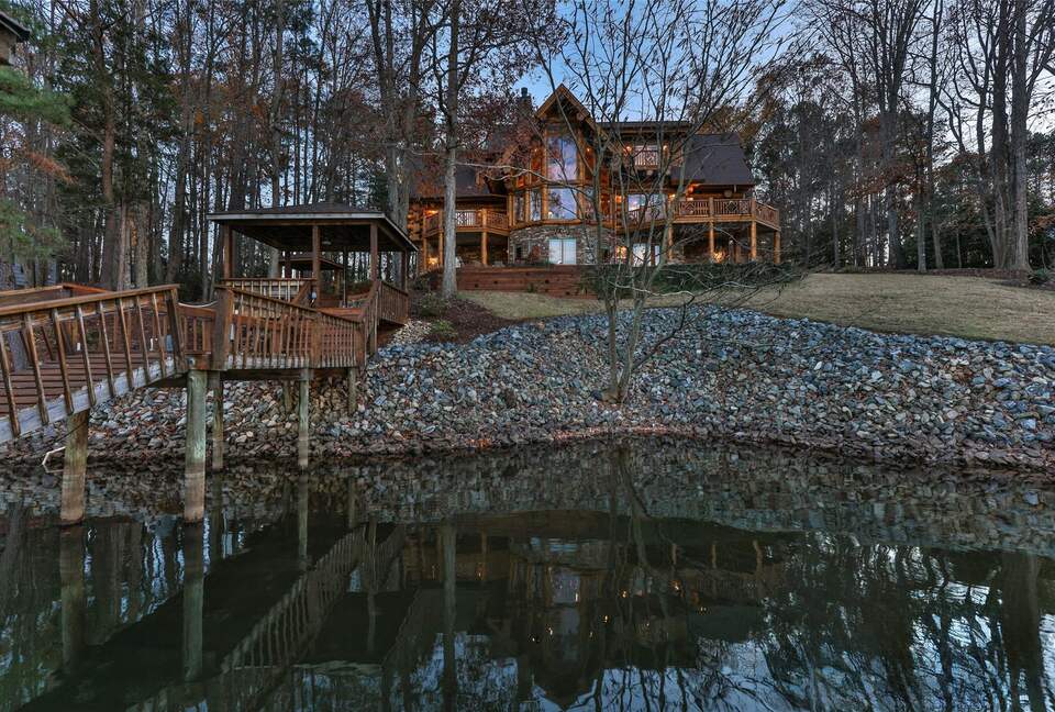 Handcrafted Log Cabin Retreat on Lake Norman - Mooresville, North Carolina