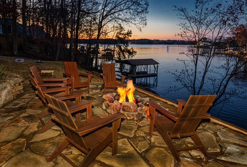 Handcrafted Log Cabin Retreat on Lake Norman - Mooresville, North Carolina
