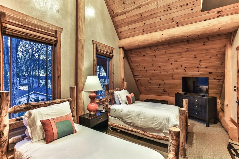 Handcrafted Log Cabin Retreat on Lake Norman - Mooresville, North Carolina