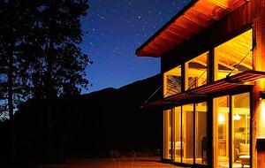 Modern Mountain Retreat with Trailside Access - Mazama, Washington