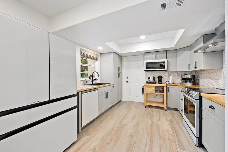 Resort-Style Jupiter Retreat on 1.25 Acres - Jupiter, Florida