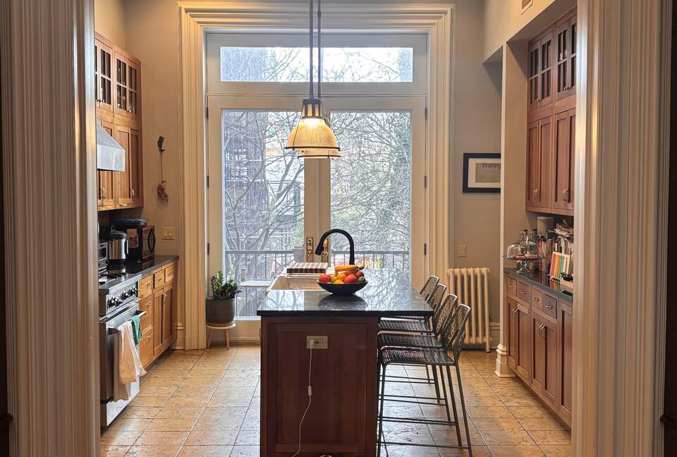 Eat in kitchen with dishwasher, microwave