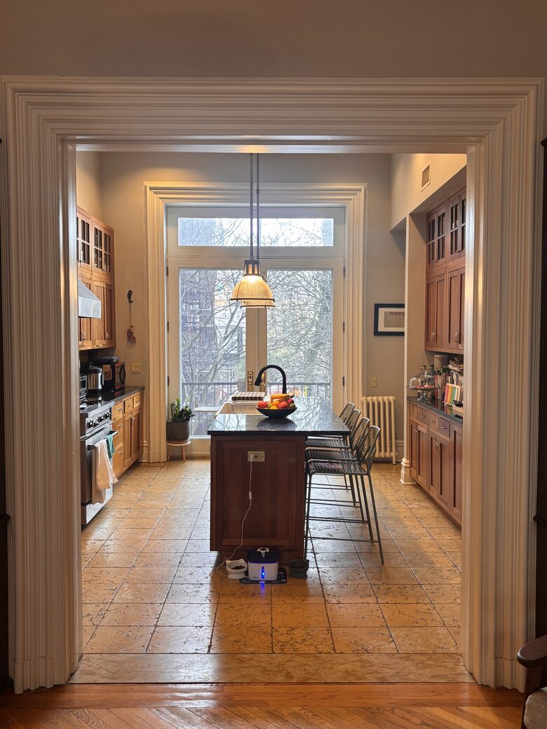 Eat in kitchen with dishwasher, microwave