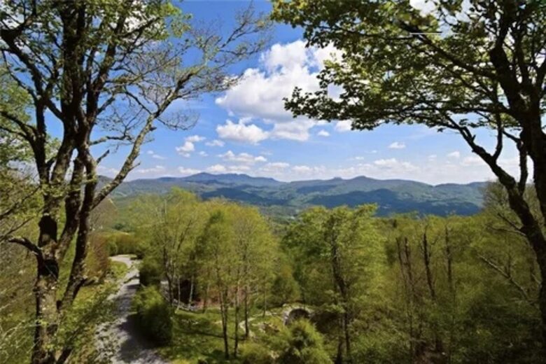 Long-Range View Mountain Retreat in Banner Elk - Banner Elk, North Carolina