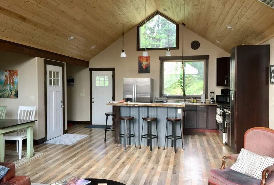 Secluded Forest Guesthouse Near Whitefish - Whitefish, Montana