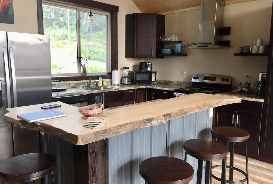 Secluded Forest Guesthouse Near Whitefish - Whitefish, Montana