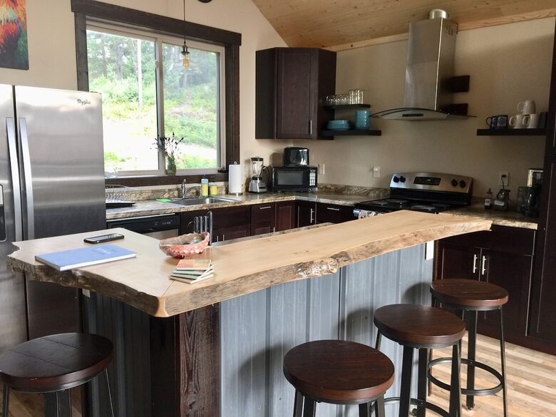 Secluded Forest Guesthouse Near Whitefish - Whitefish, Montana